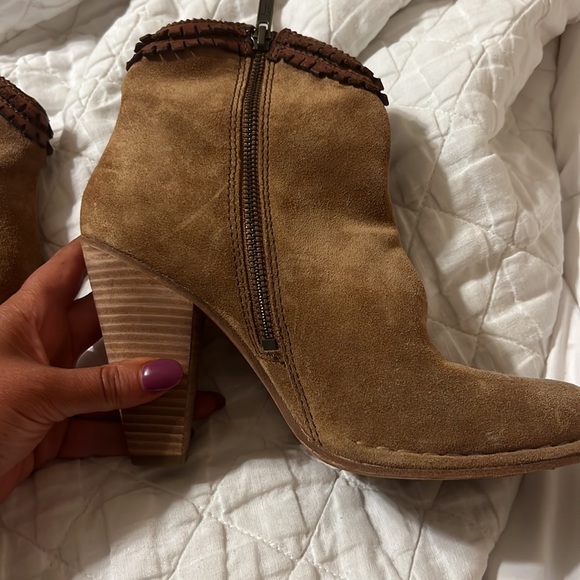 Frye Madeline Trim Short Bootie Worn Twice Size 9 - Picture 4 of 6
